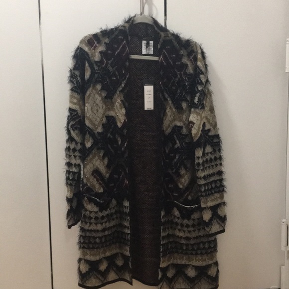 BCBGMaxAzria Sweaters - BCBG MAXAZRIA sweater size medium NEW WITH TAG